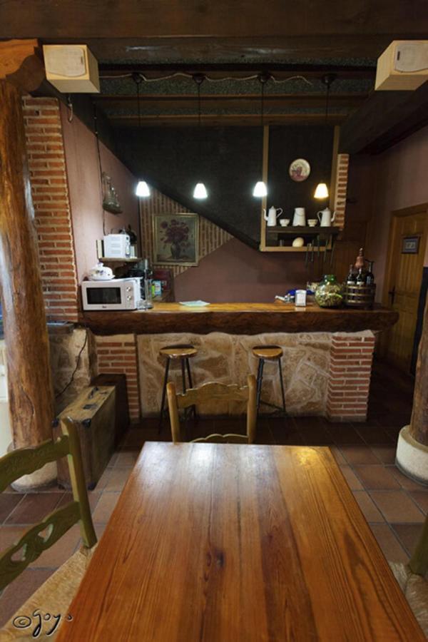 El Camino Real Guest House Villovela de Pirón Екстериор снимка